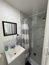 6242 SW 24th St in Miramar, FL - Foto de edificio - Building Photo