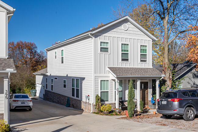 University Housing in Fayetteville, AR - Building Photo - Building Photo