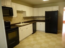 183 Maple St in Rossford, OH - Building Photo