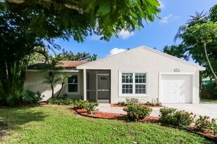 10683 Aquarius Ln in Royal Palm Beach, FL - Building Photo