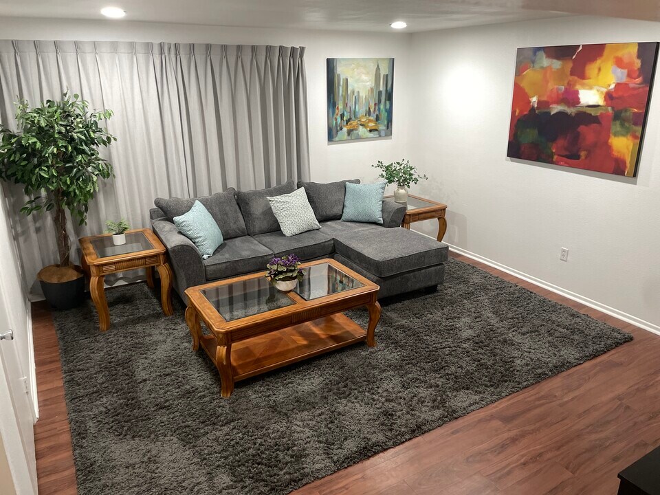 7638 Newlin Ave, Unit Uptown Whittier in Whittier, CA - Foto de edificio