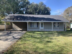 110 Canary Ln in Duson, LA - Building Photo