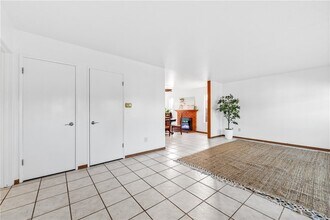 6682 Alexandria Dr in Huntington Beach, CA - Foto de edificio - Building Photo