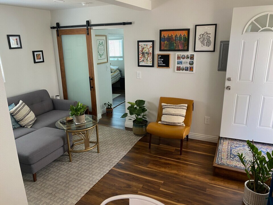 3234 Malabar St in Los Angeles, CA - Building Photo