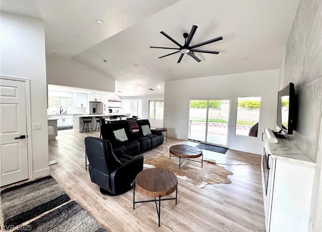 9053 Firebird Dr in Las Vegas, NV - Building Photo - Building Photo