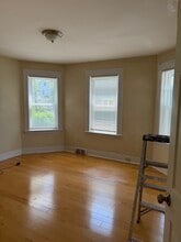 44 Dover St, Unit 1 in Worcester, MA - Foto de edificio - Building Photo