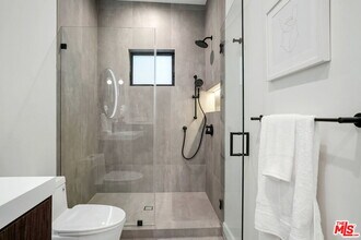 2352 Riverside Dr in Los Angeles, CA - Building Photo - Building Photo