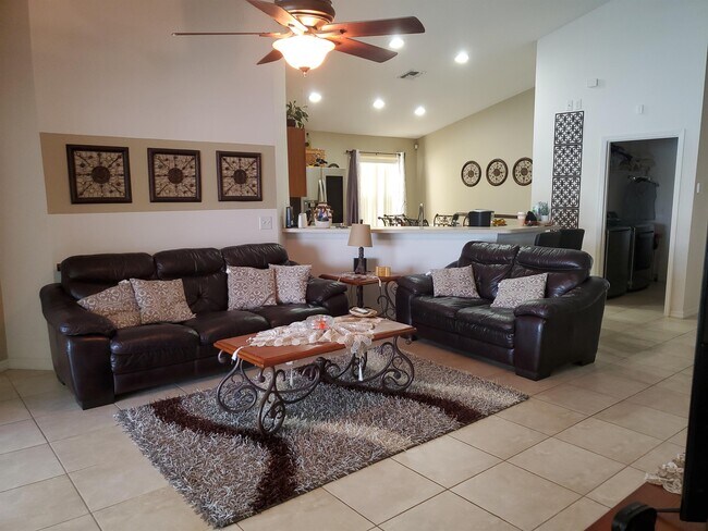 2674 Willow Glen Cir in Kissimmee, FL - Building Photo - Building Photo