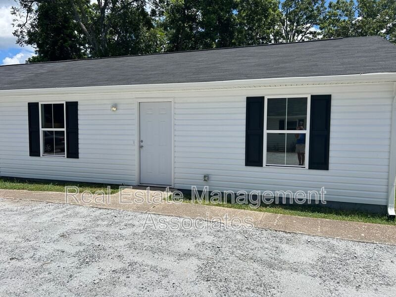 215 W Quilly St in Griffin, GA - Building Photo