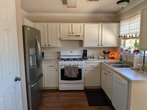 1800 Twisted Oak Dr in Leander, TX - Building Photo - Building Photo