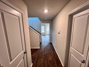 7527 Capella Cir in San Antonio, TX - Building Photo - Building Photo