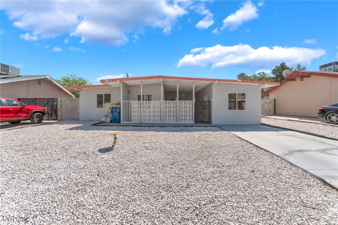 3008 Lawndale St in Las Vegas, NV - Building Photo