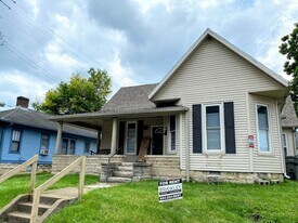 213 N Grant St in Bloomington, IN - Building Photo