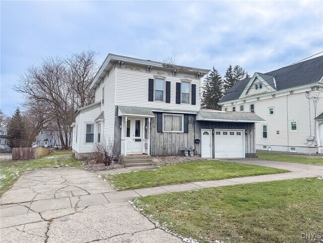 10 Beach Ave in Auburn, NY - Building Photo - Building Photo