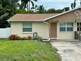 5401 Avenue C, Unit Ave C in Bokeelia, FL - Building Photo