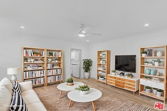 4916 Hazeltine Ave in Los Angeles, CA - Building Photo - Building Photo