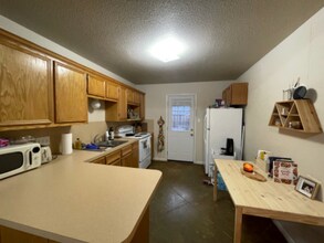 219 W Avenue D in Belton, TX - Building Photo - Building Photo