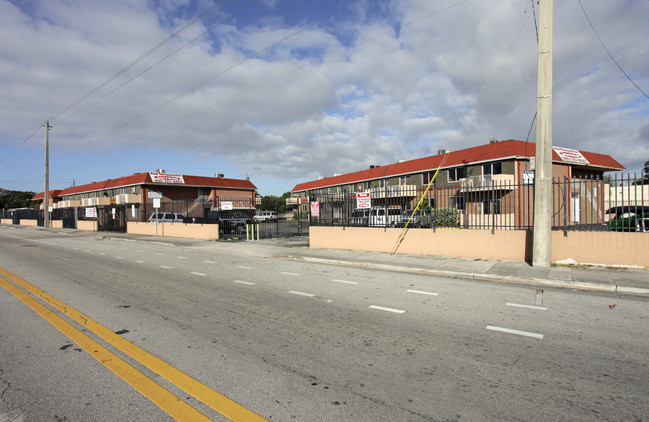 Sligo Villa Apartments in Opa Locka, FL - Building Photo - Building Photo