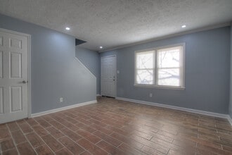 305 Lake St in Nicholasville, KY - Building Photo - Building Photo