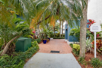 Ludlam Point in Miami, FL - Foto de edificio - Building Photo