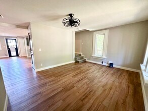 321 W 4th St in Cle Elum, WA - Building Photo - Building Photo