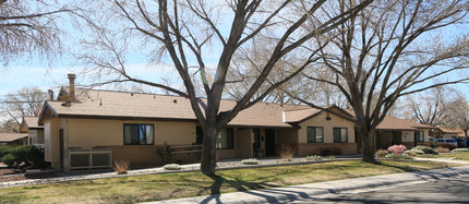 Silverada Manor in Reno, NV - Foto de edificio - Building Photo