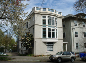 2161 SW Yamhill St in Portland, OR - Building Photo - Building Photo