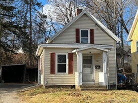 90 Chapman St in Windham, CT - Building Photo