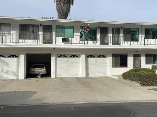 15529 Moorpark St, Unit 3 in Encino, CA - Building Photo - Building Photo