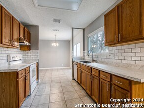 12851 Hunting Bear in San Antonio, TX - Building Photo - Building Photo