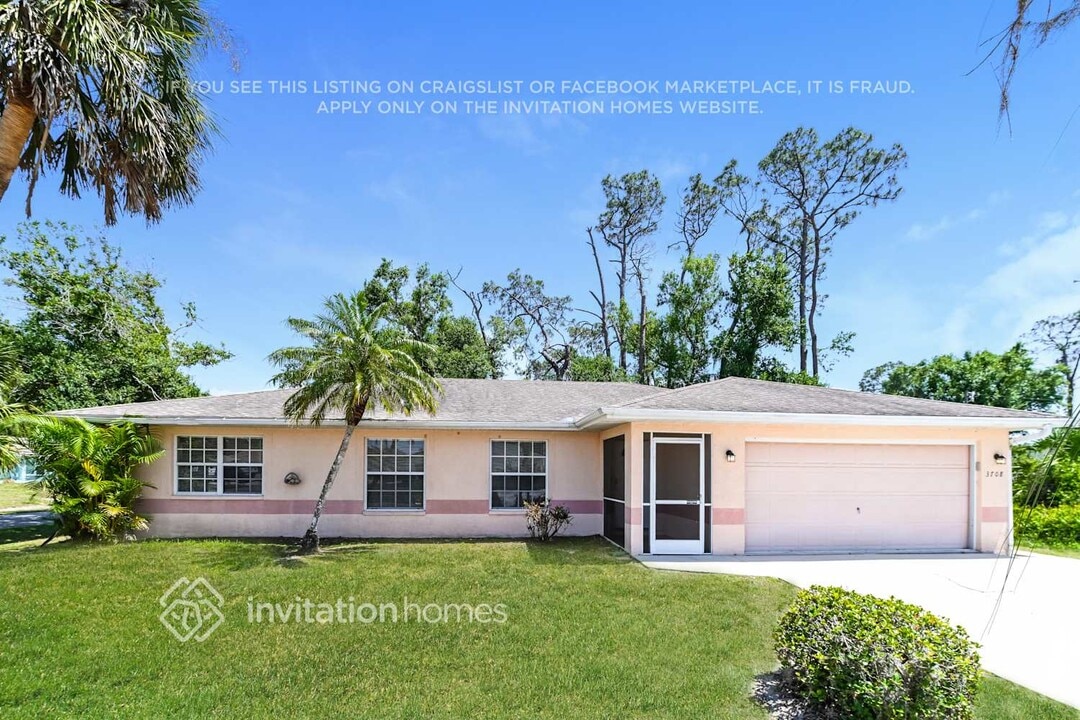 3708 Fontainebleau St in North Port, FL - Building Photo