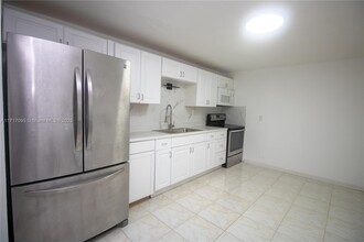 5826 S Farragut Dr in Hollywood, FL - Building Photo - Building Photo