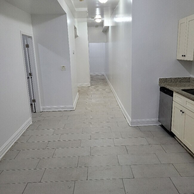 6751 S Clyde Ave in Chicago, IL - Foto de edificio - Building Photo