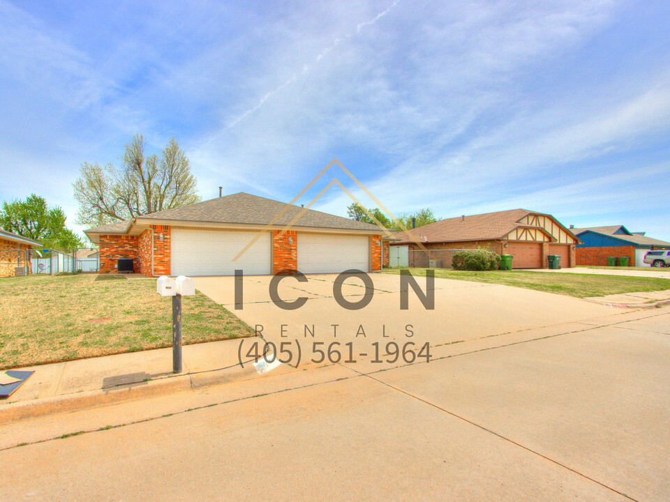 1204 Summerton Pl in Yukon, OK - Building Photo