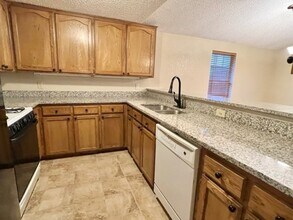2109 Parkview Dr in Moore, OK - Building Photo - Building Photo
