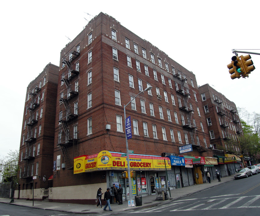 155 W 162nd St in Bronx, NY - Foto de edificio