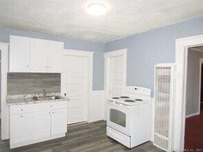 93 E Elm St in Torrington, CT - Building Photo - Building Photo