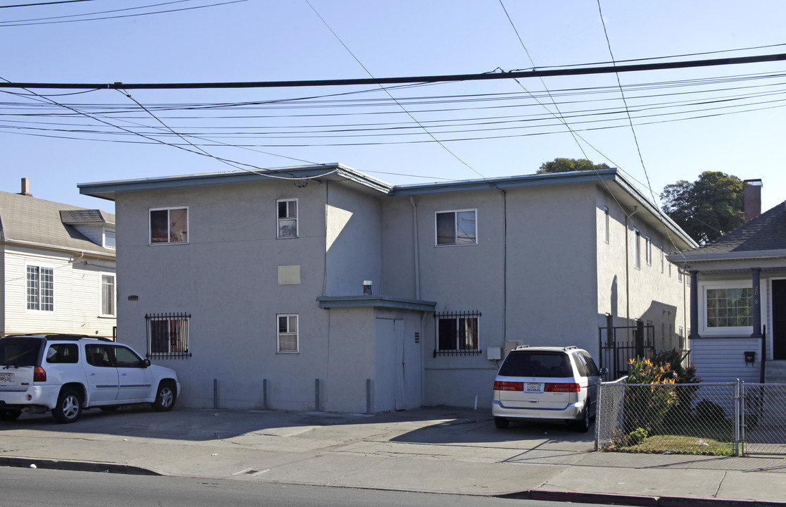 2066 High St in Oakland, CA - Building Photo