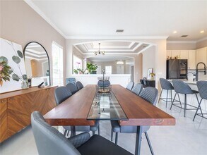 903 NW 167th Ave in Pembroke Pines, FL - Foto de edificio - Building Photo