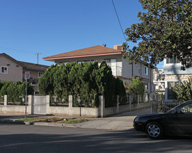 1811 Alexandria Ave in Los Angeles, CA - Building Photo - Building Photo