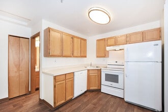 Pleasant Ridge Apartments in Oregon City, OR - Building Photo - Building Photo