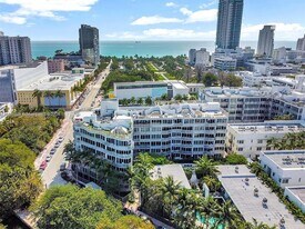 2155 Washington Ct, Unit 308 in Miami Beach, FL - Building Photo
