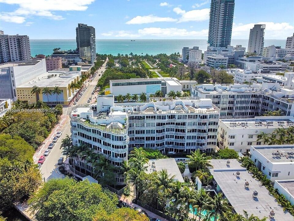 2155 Washington Ct, Unit 601 in Miami Beach, FL - Foto de edificio