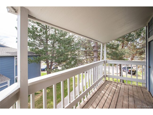 8335 Fairmount Dr, Unit 11-204 in Denver, CO - Foto de edificio - Building Photo