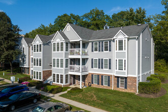 1311 Greenbriar Cir in Pikesville, MD - Building Photo - Primary Photo