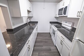 100 High St, Unit 802 in Medford, MA - Building Photo - Building Photo