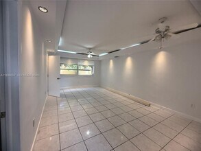 2940 NE 203rd St in Aventura, FL - Building Photo - Building Photo