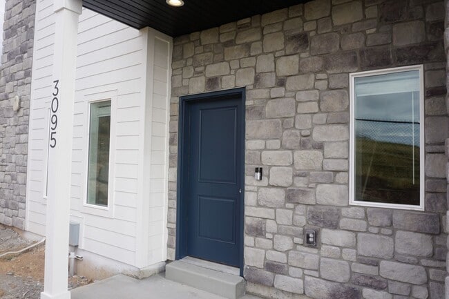 property at 3095 N Indigo Lp