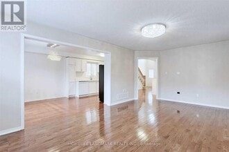 7 Cottinghill Way in Aurora, ON - Building Photo - Building Photo