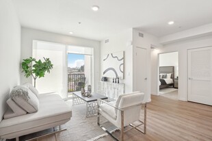 Alvarado Apartments in Los Angeles, CA - Building Photo